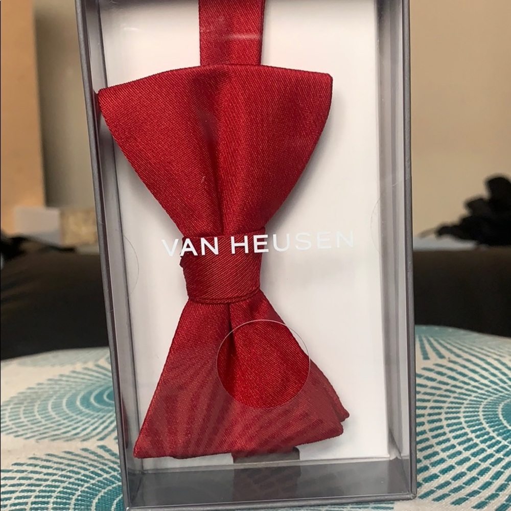Red plain bow tie - Picture 2 of 4